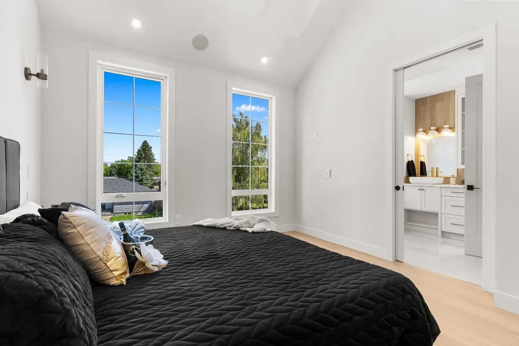 1425 44 Street SW Calgary AB T3C2A7