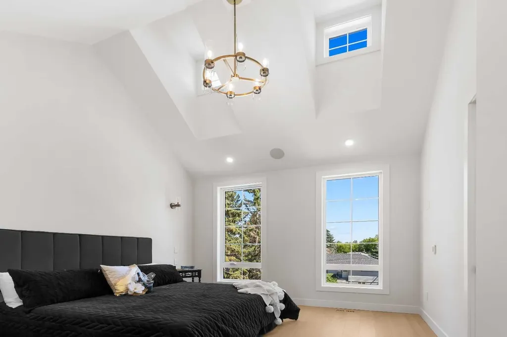 1425 44 Street SW Calgary AB T3C2A7