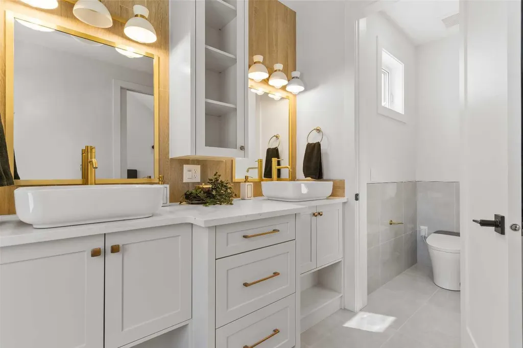 1425 44 Street SW Calgary AB T3C2A7