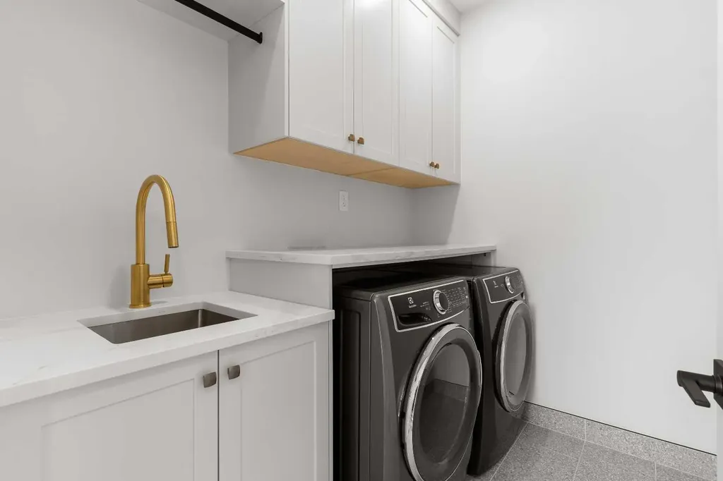 1425 44 Street SW Calgary AB T3C2A7