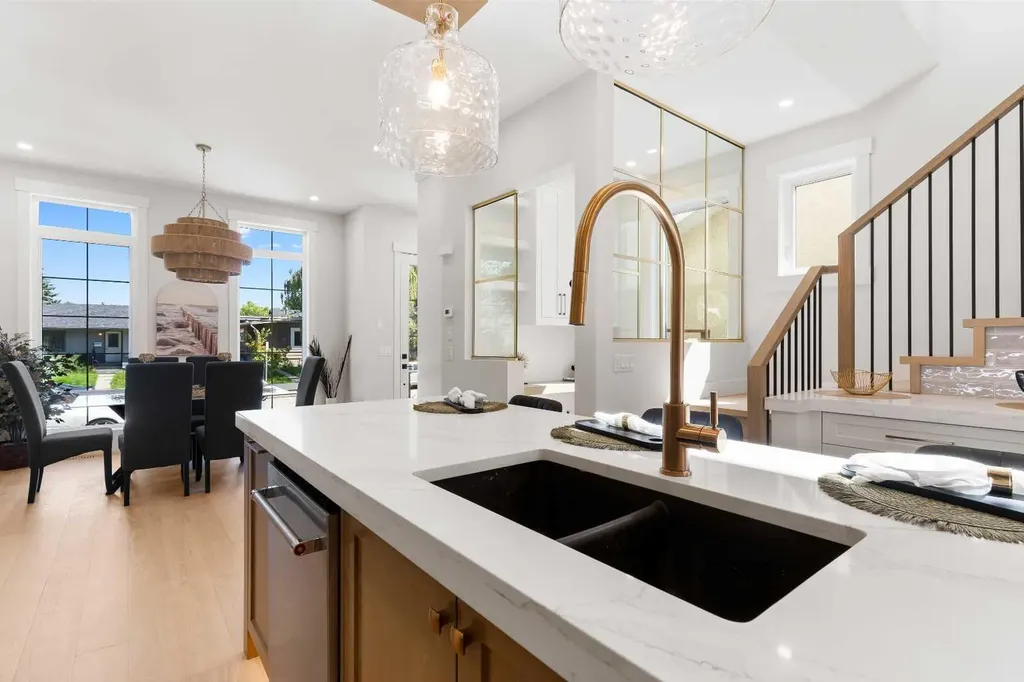1425 44 Street SW Calgary AB T3C2A7