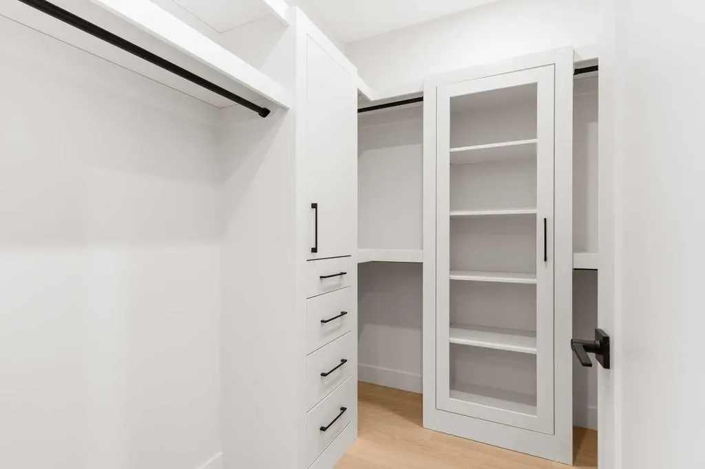 1425 44 Street SW Calgary AB T3C2A7