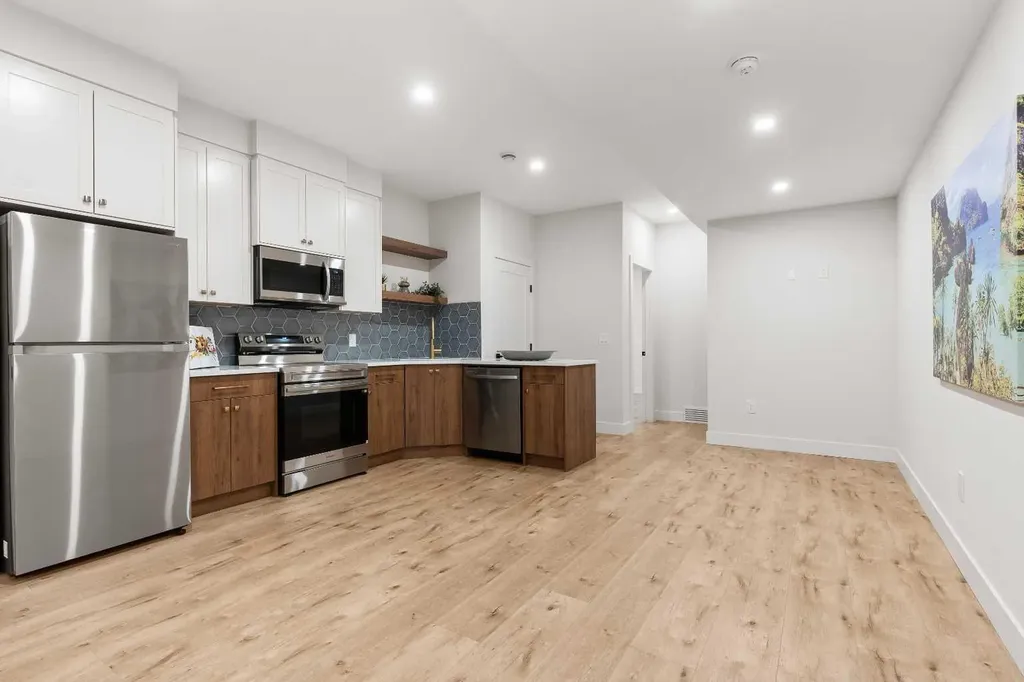 1425 44 Street SW Calgary AB T3C2A7