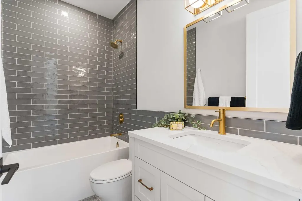 1425 44 Street SW Calgary AB T3C2A7