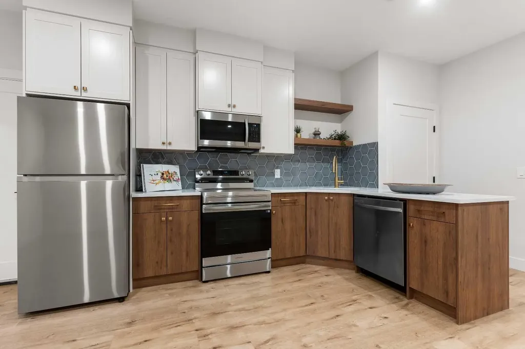 1425 44 Street SW Calgary AB T3C2A7
