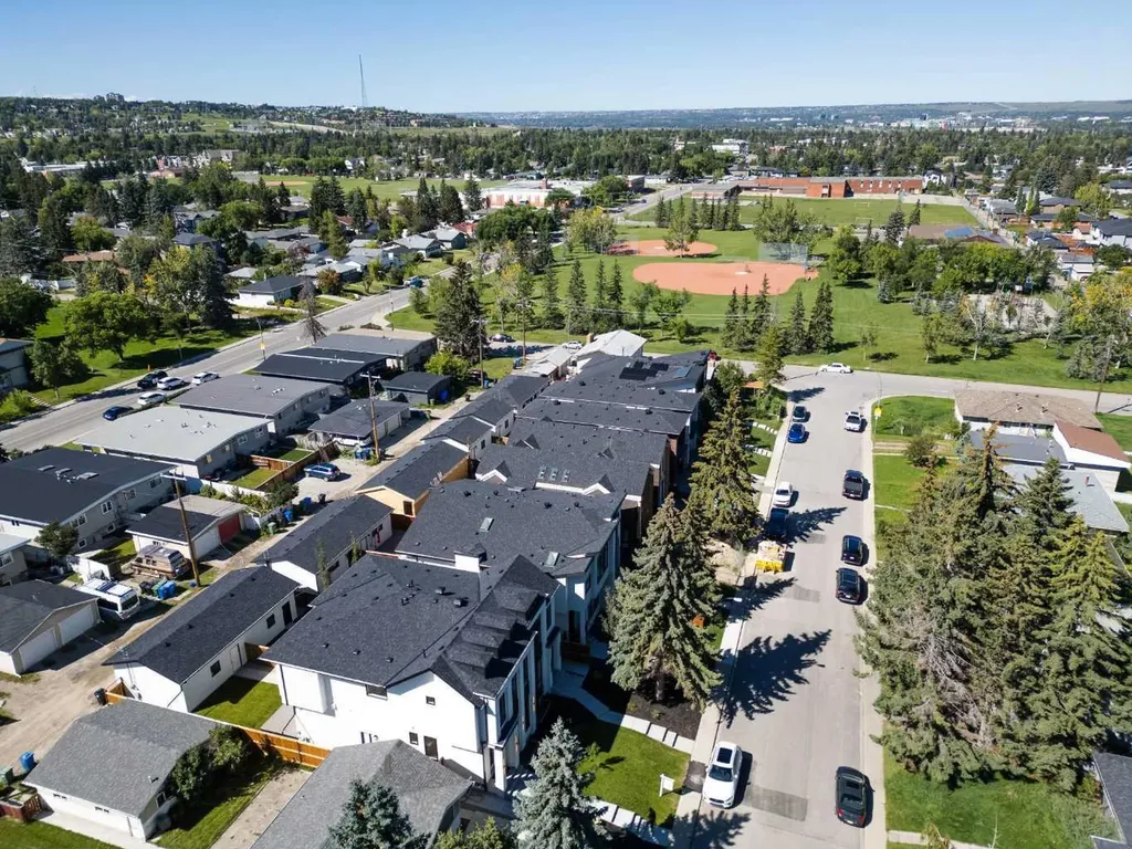 1425 44 Street SW Calgary AB T3C2A7