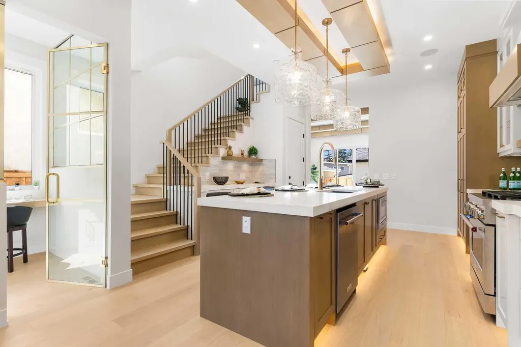 1425 44 Street SW Calgary AB T3C2A7