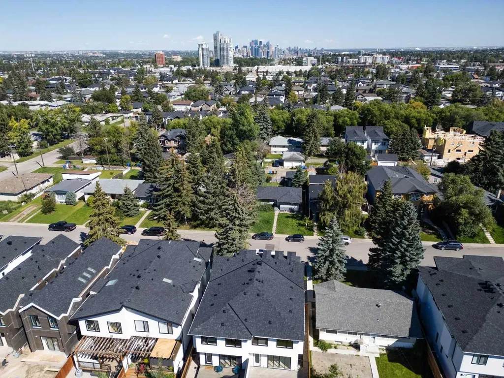 1425 44 Street SW Calgary AB T3C2A7
