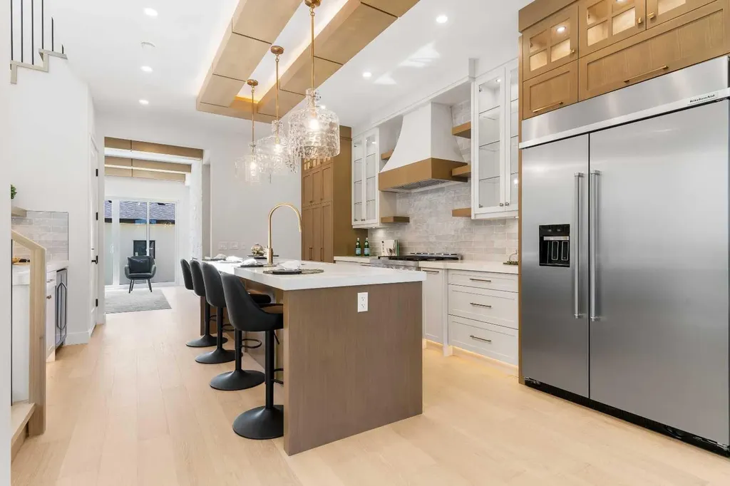 1425 44 Street SW Calgary AB T3C2A7