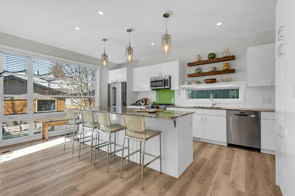 2729 Cochrane Road NW Calgary AB T2M 4J1