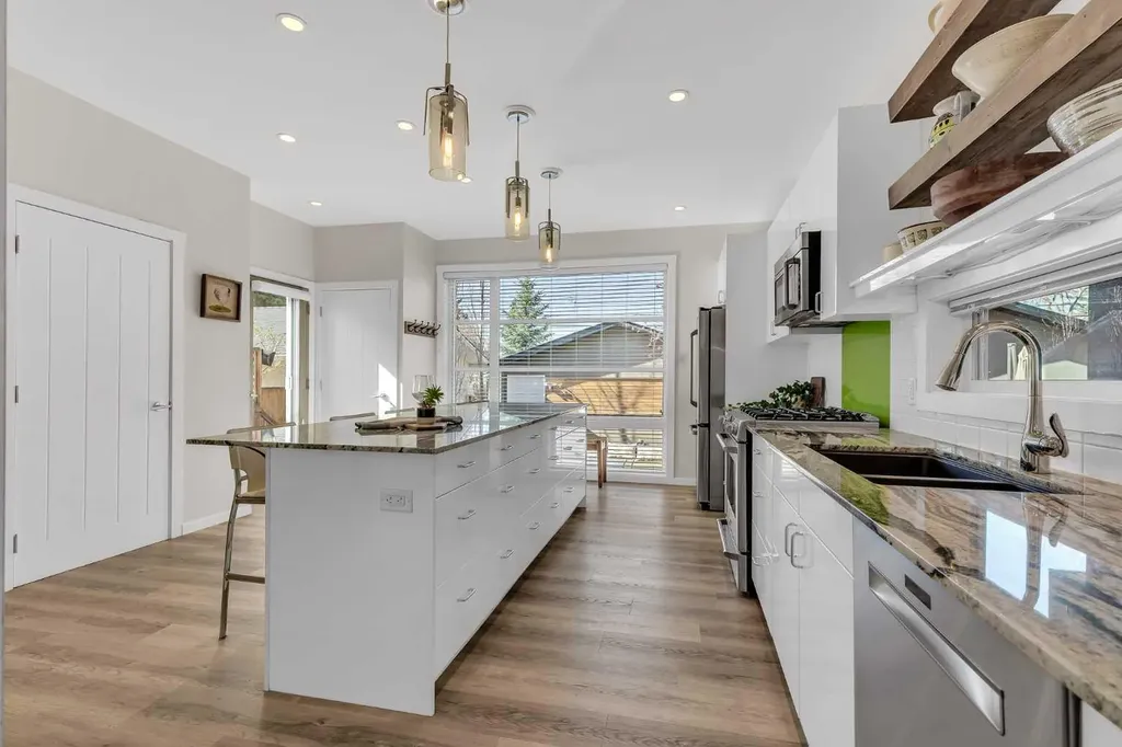2729 Cochrane Road NW Calgary AB T2M 4J1