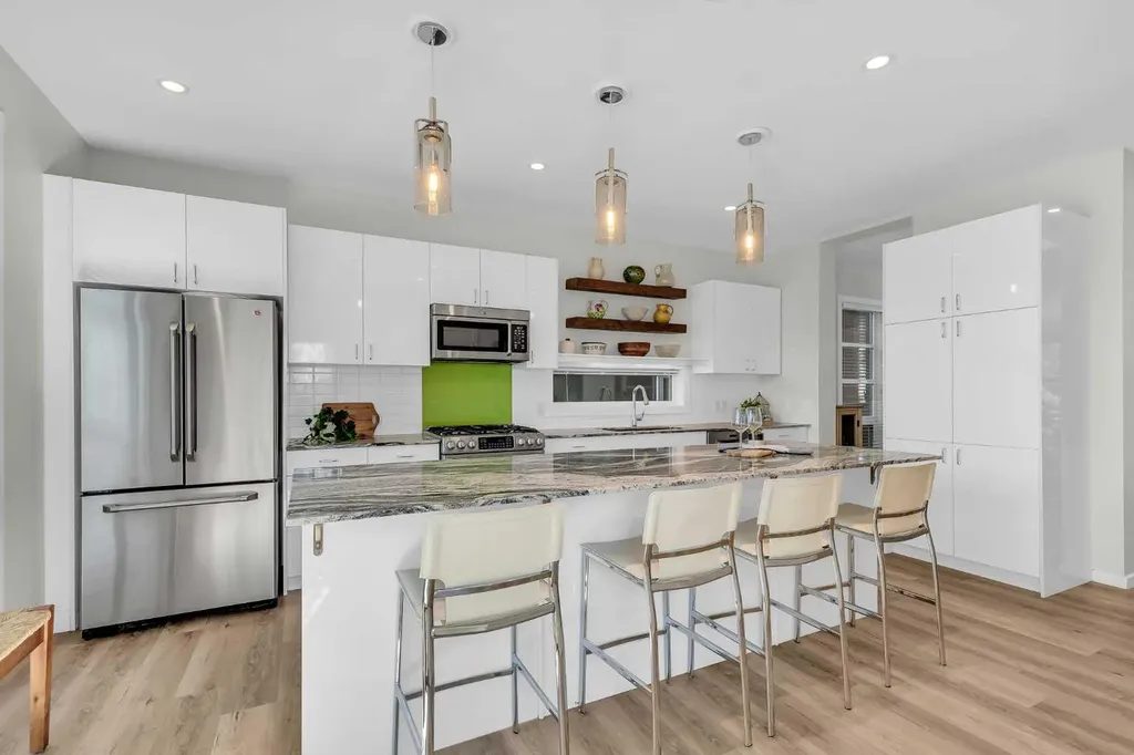 2729 Cochrane Road NW Calgary AB T2M 4J1