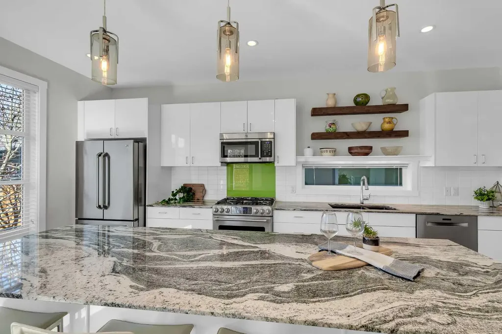 2729 Cochrane Road NW Calgary AB T2M 4J1