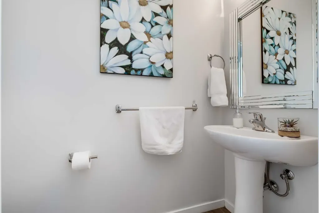 2729 Cochrane Road NW Calgary AB T2M 4J1