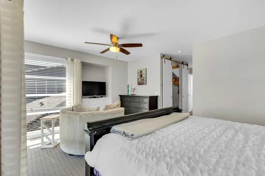 2729 Cochrane Road NW Calgary AB T2M 4J1