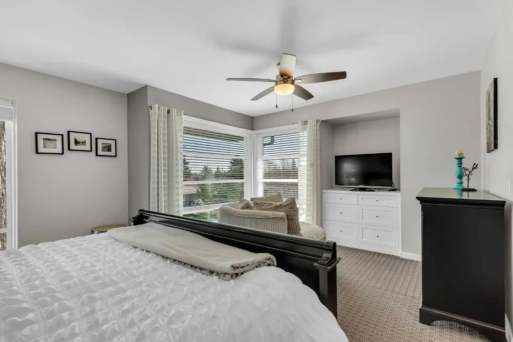 2729 Cochrane Road NW Calgary AB T2M 4J1