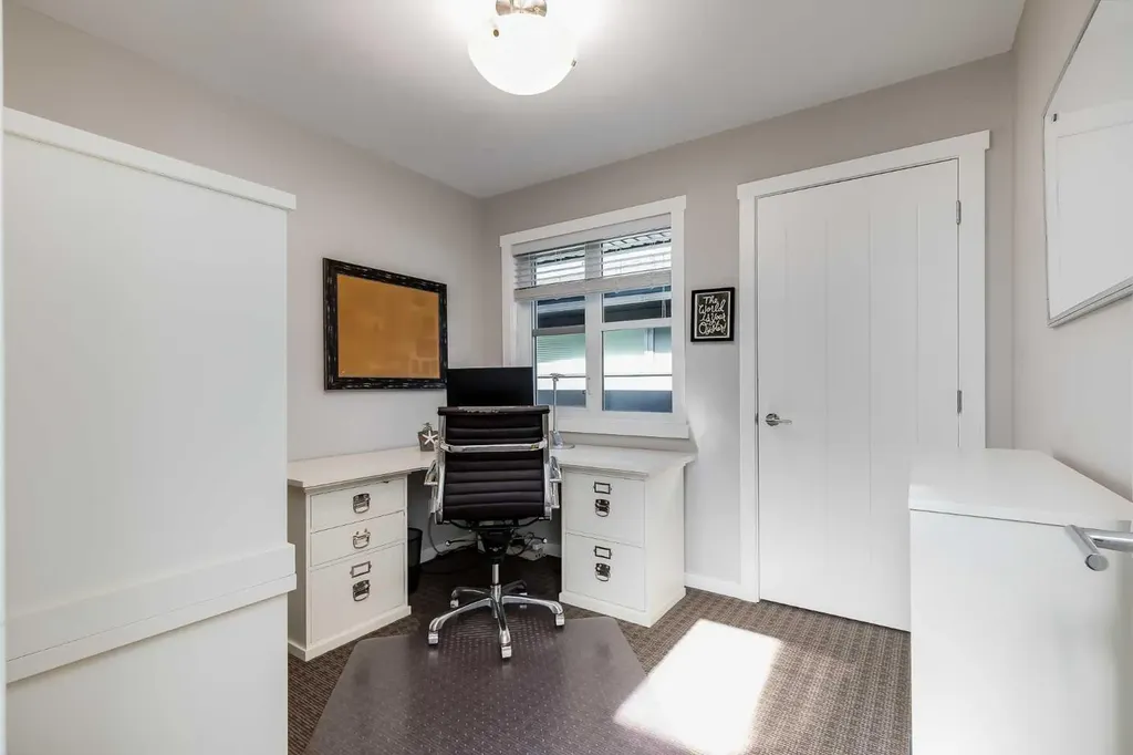 2729 Cochrane Road NW Calgary AB T2M 4J1