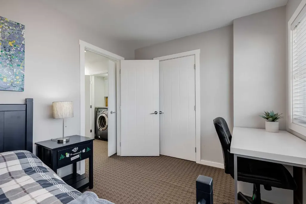 2729 Cochrane Road NW Calgary AB T2M 4J1