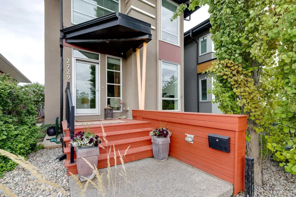 2729 Cochrane Road NW Calgary AB T2M 4J1