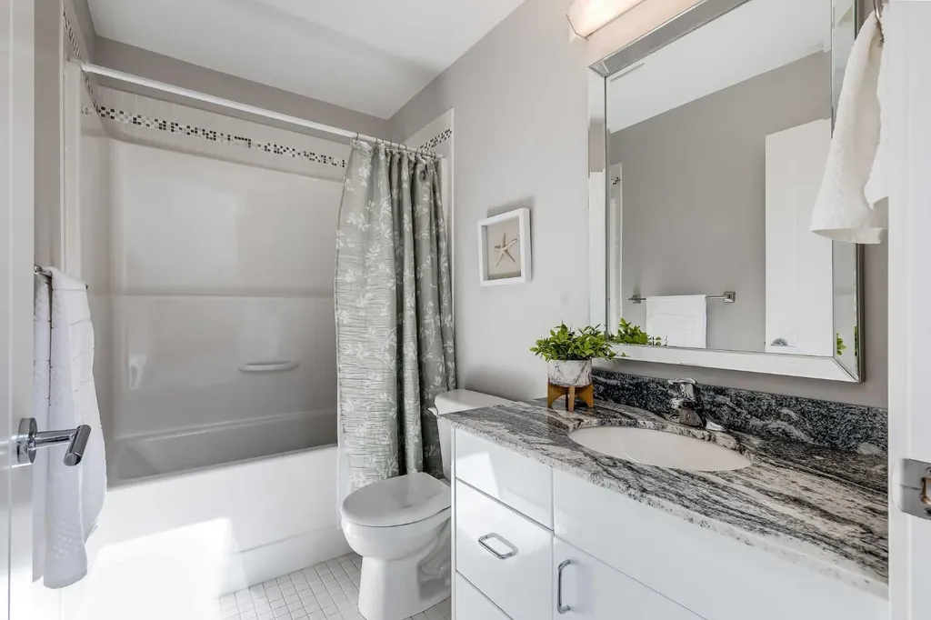 2729 Cochrane Road NW Calgary AB T2M 4J1