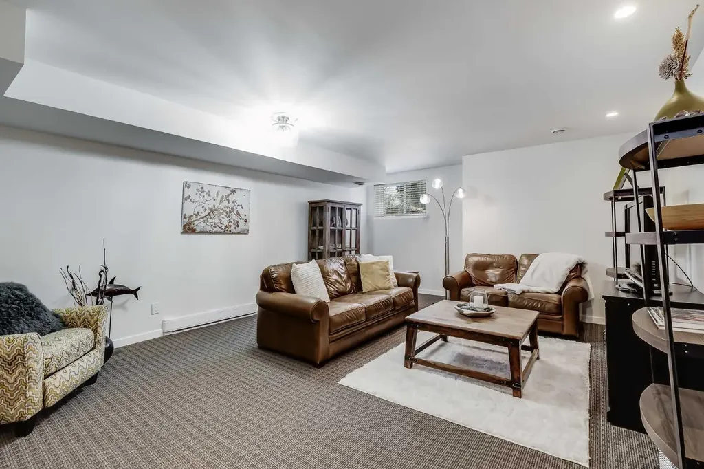 2729 Cochrane Road NW Calgary AB T2M 4J1