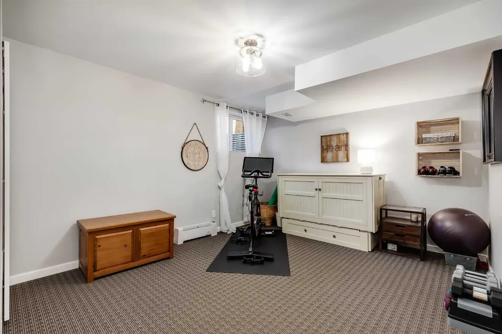 2729 Cochrane Road NW Calgary AB T2M 4J1