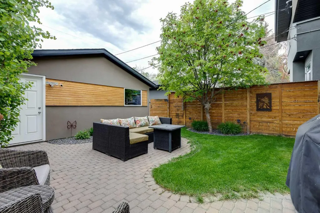 2729 Cochrane Road NW Calgary AB T2M 4J1