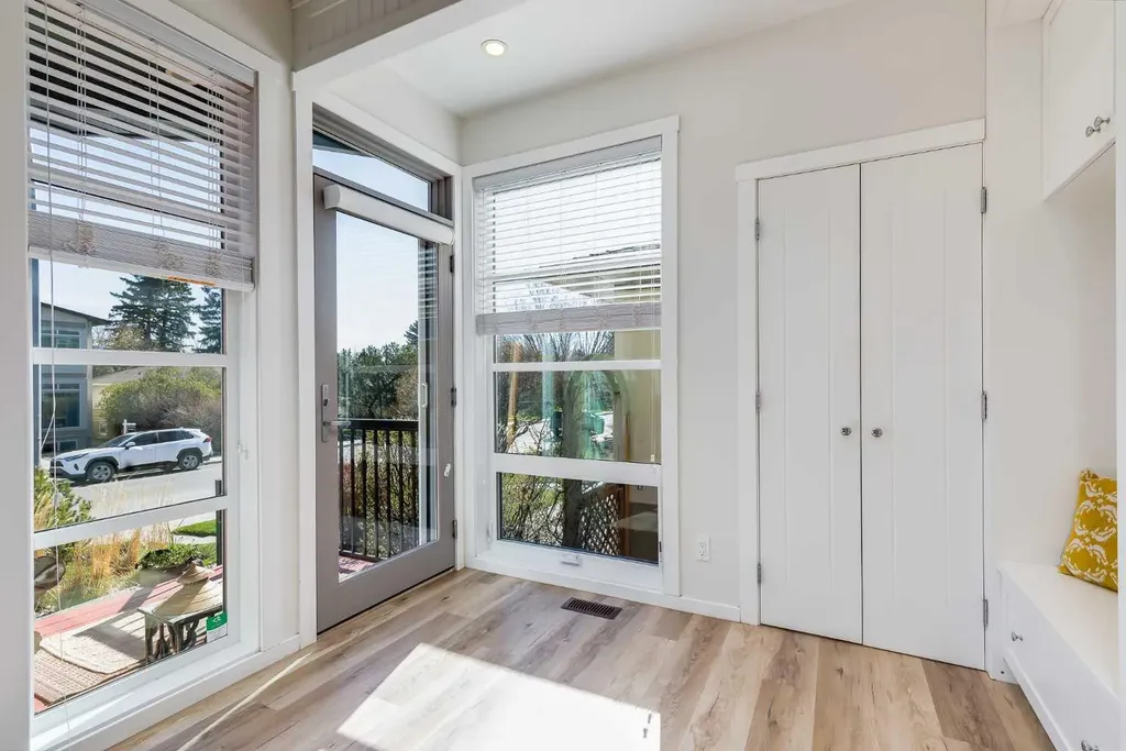 2729 Cochrane Road NW Calgary AB T2M 4J1