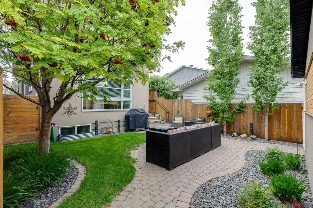 2729 Cochrane Road NW Calgary AB T2M 4J1