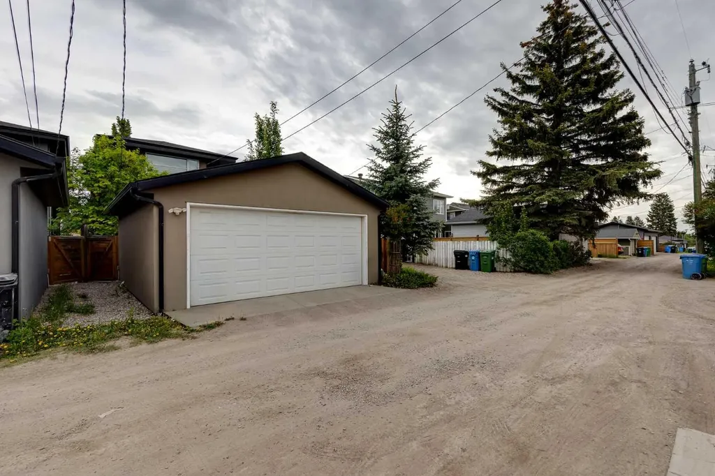 2729 Cochrane Road NW Calgary AB T2M 4J1