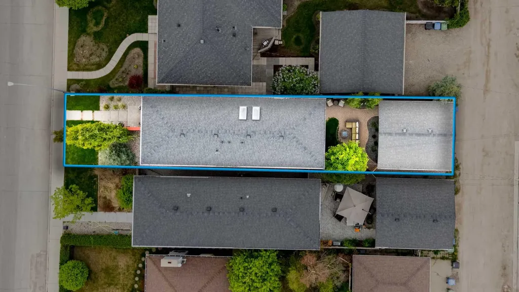 2729 Cochrane Road NW Calgary AB T2M 4J1