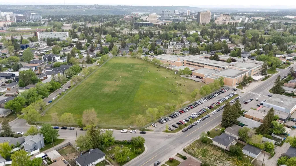 2729 Cochrane Road NW Calgary AB T2M 4J1