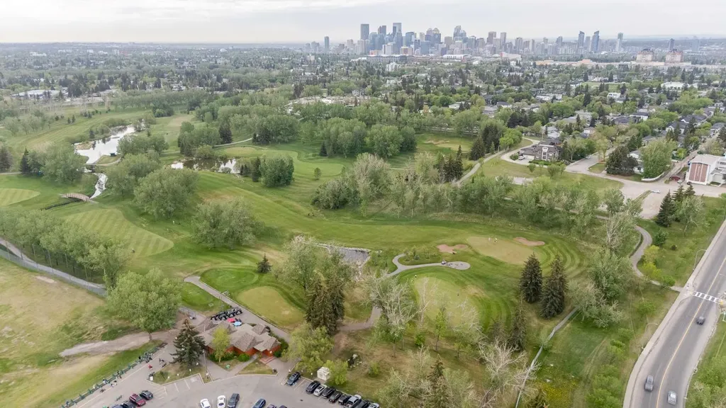 2729 Cochrane Road NW Calgary AB T2M 4J1