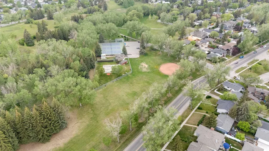 2729 Cochrane Road NW Calgary AB T2M 4J1