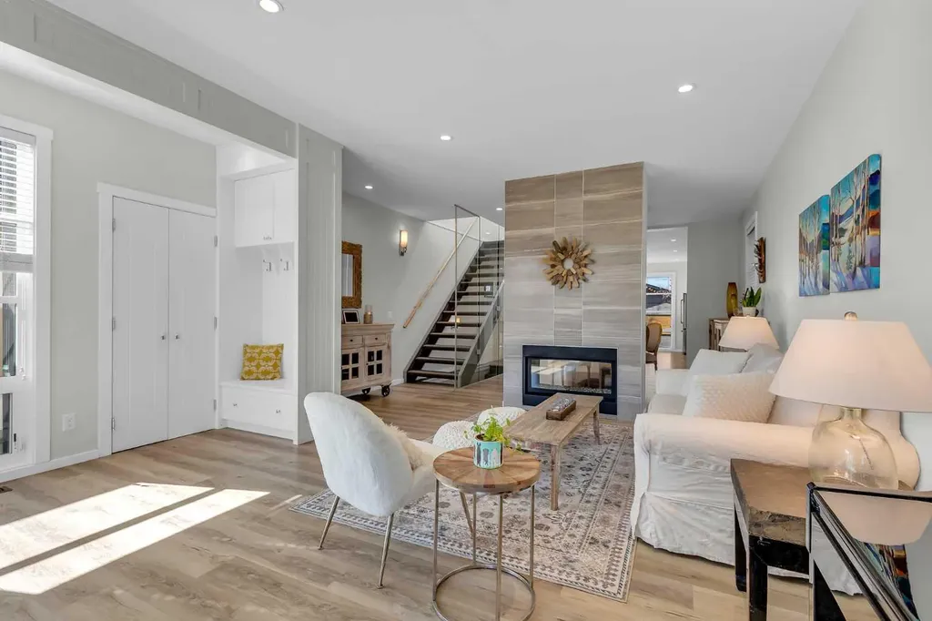 2729 Cochrane Road NW Calgary AB T2M 4J1