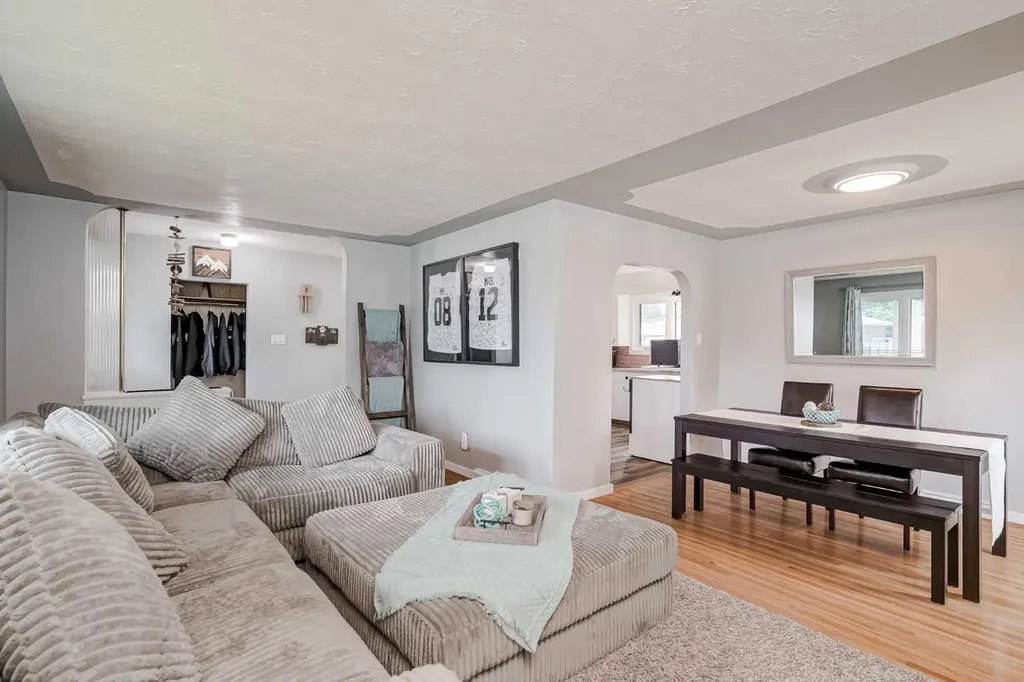 1204 18 Street NE Calgary AB T2E 4V9