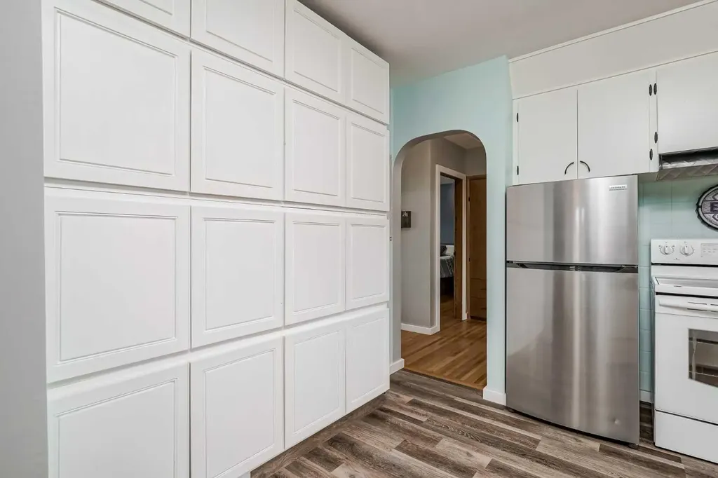 1204 18 Street NE Calgary AB T2E 4V9