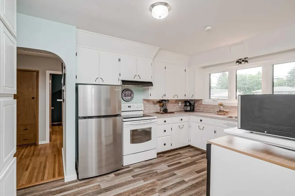 1204 18 Street NE Calgary AB T2E 4V9