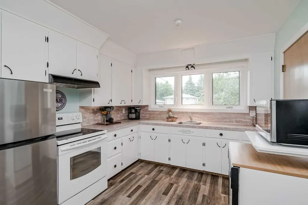 1204 18 Street NE Calgary AB T2E 4V9