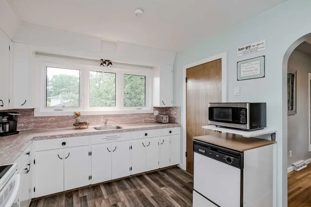 1204 18 Street NE Calgary AB T2E 4V9