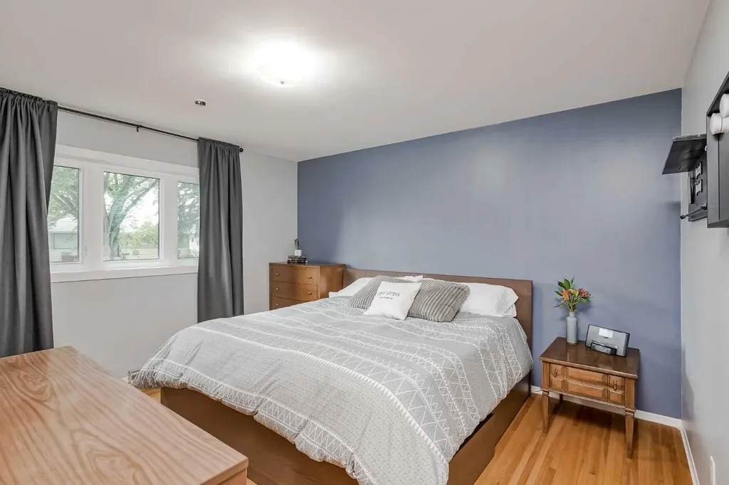 1204 18 Street NE Calgary AB T2E 4V9