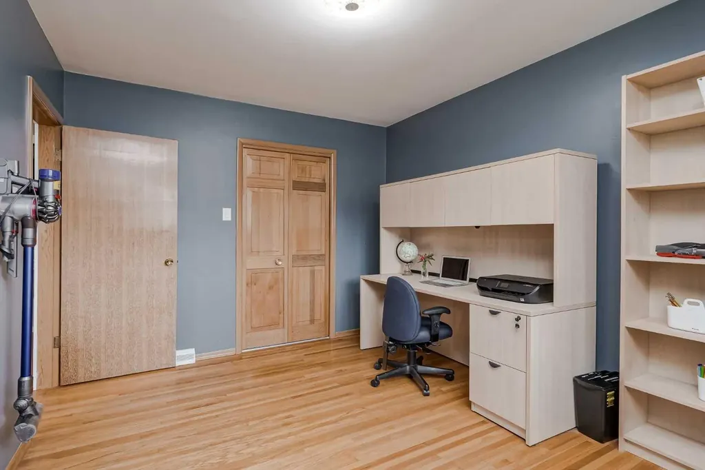1204 18 Street NE Calgary AB T2E 4V9