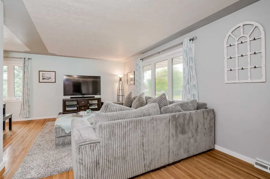 1204 18 Street NE Calgary AB T2E 4V9