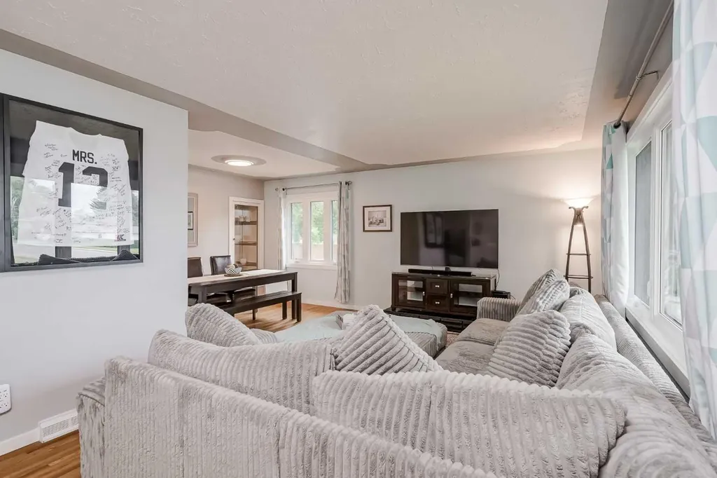 1204 18 Street NE Calgary AB T2E 4V9