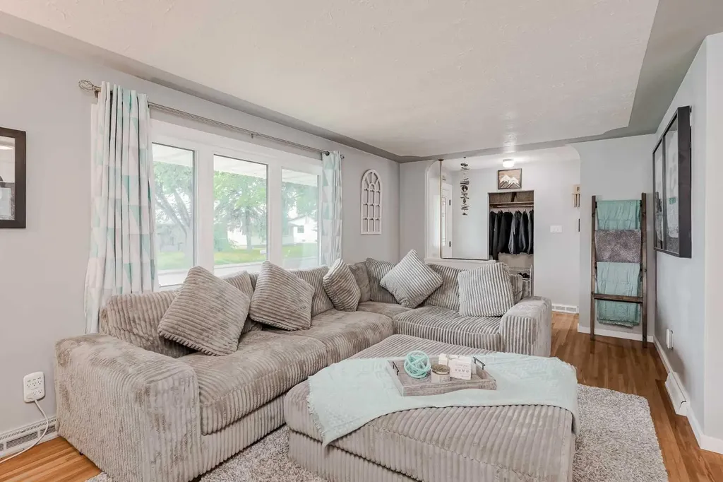 1204 18 Street NE Calgary AB T2E 4V9