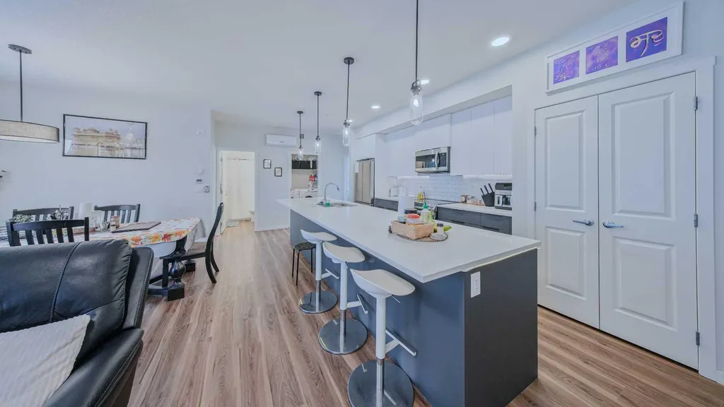 33 Carringham Gate NW Calgary AB T3P 2H6
