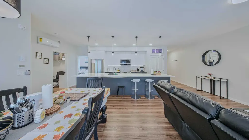 33 Carringham Gate NW Calgary AB T3P 2H6