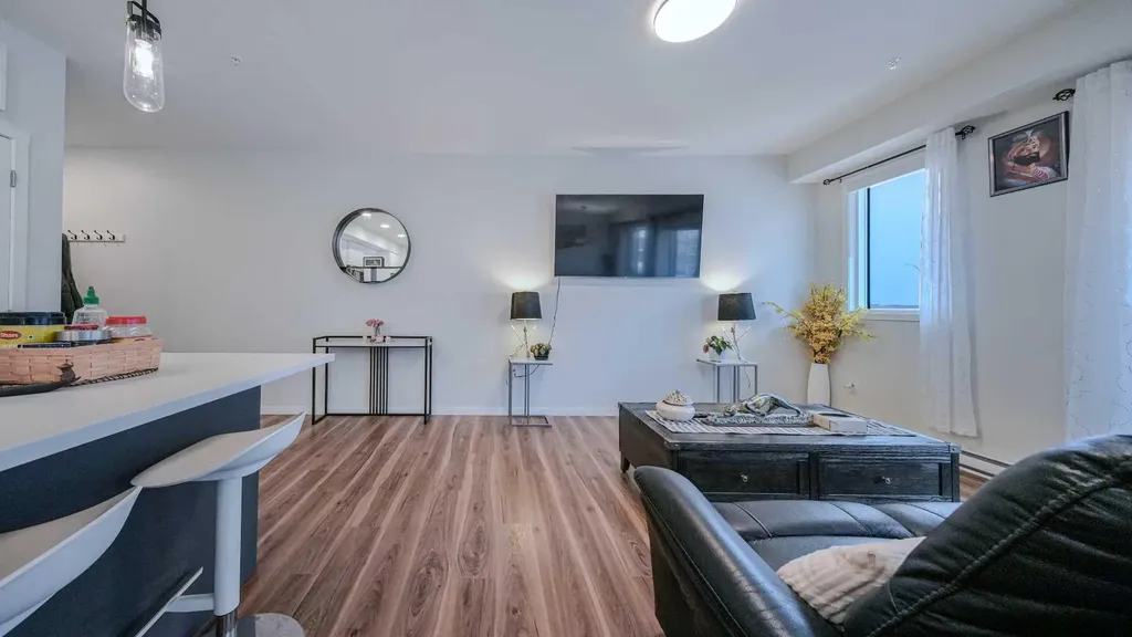 33 Carringham Gate NW Calgary AB T3P 2H6