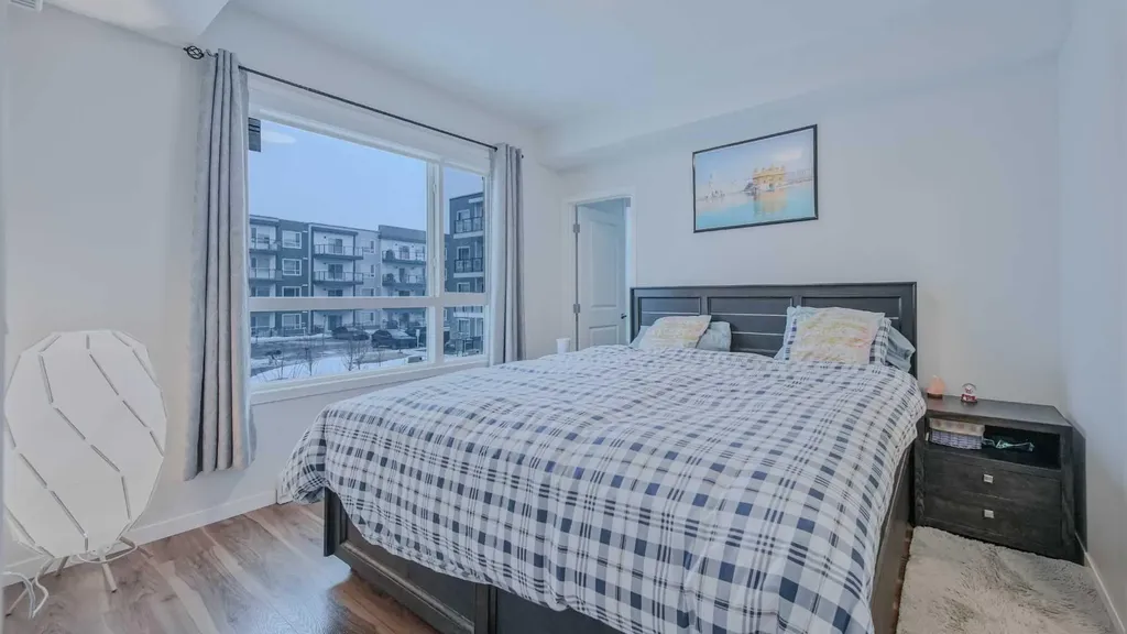 33 Carringham Gate NW Calgary AB T3P 2H6