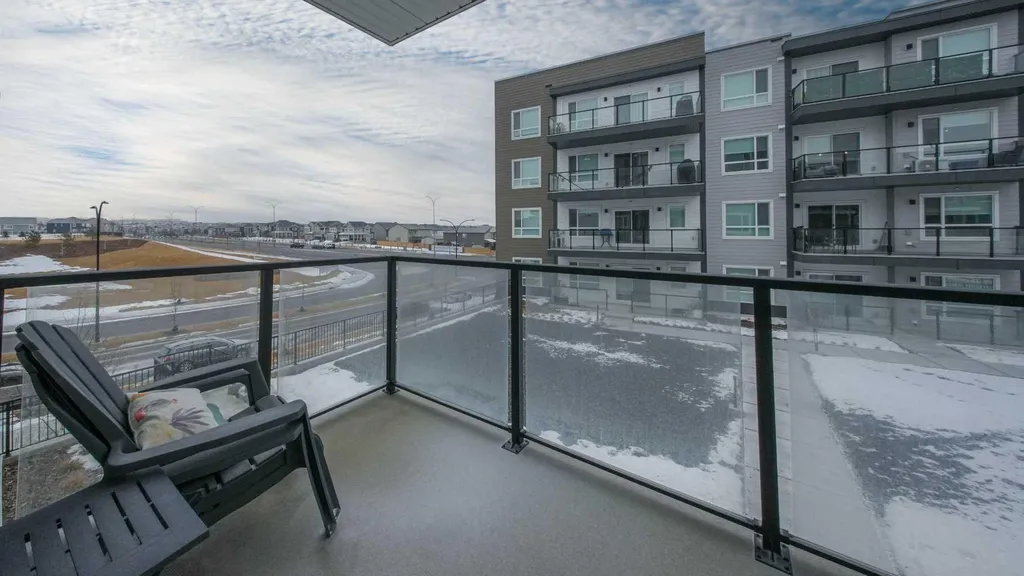 33 Carringham Gate NW Calgary AB T3P 2H6